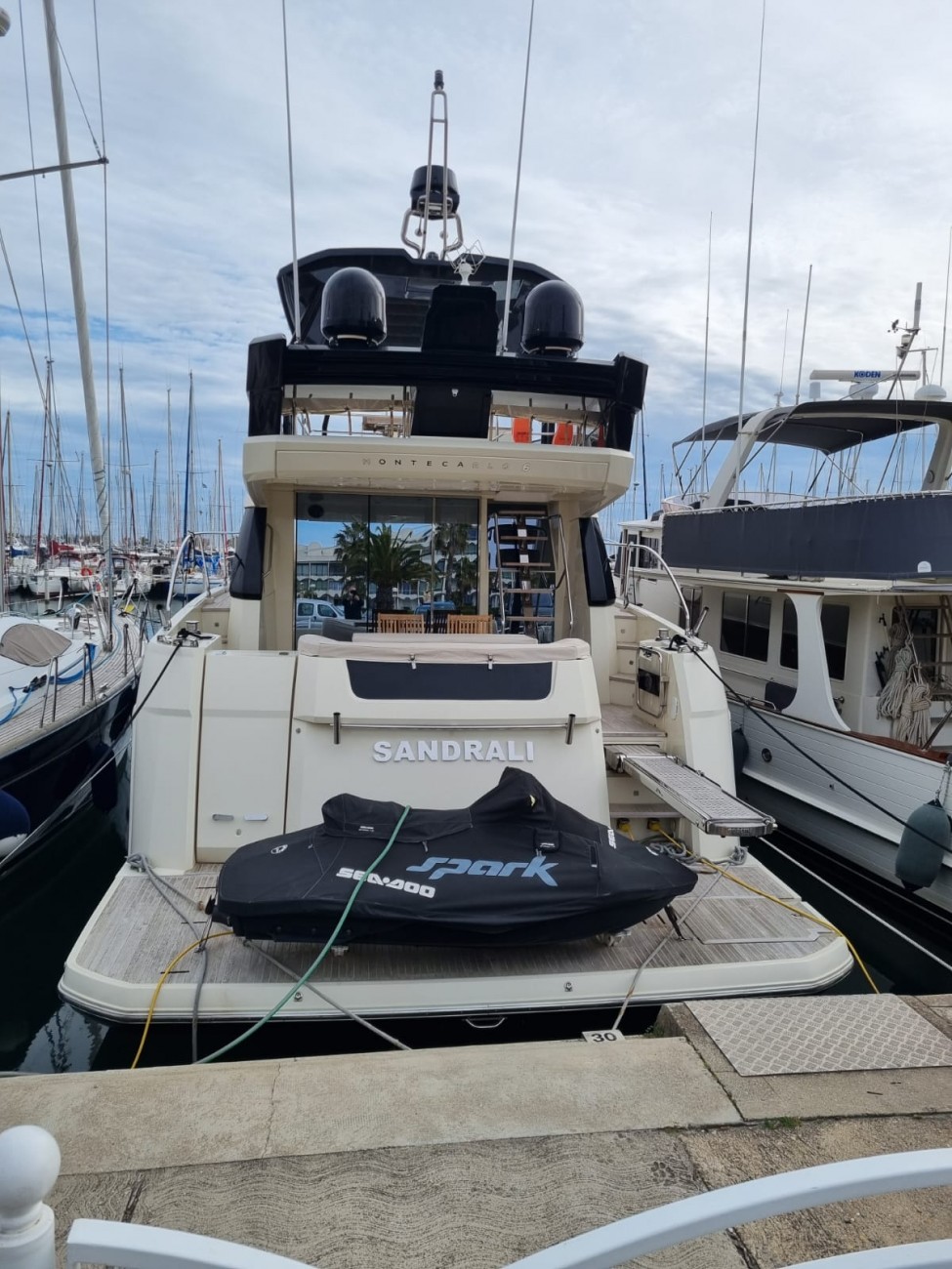 slider 1 Beneteau Monte Carlo 6